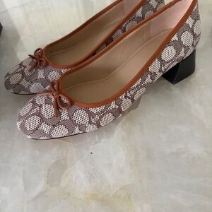 Coach Ava pumps